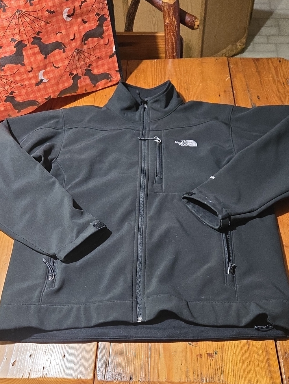 The North Face Men’s Black Full-Zip Softshell Jacket Sz M